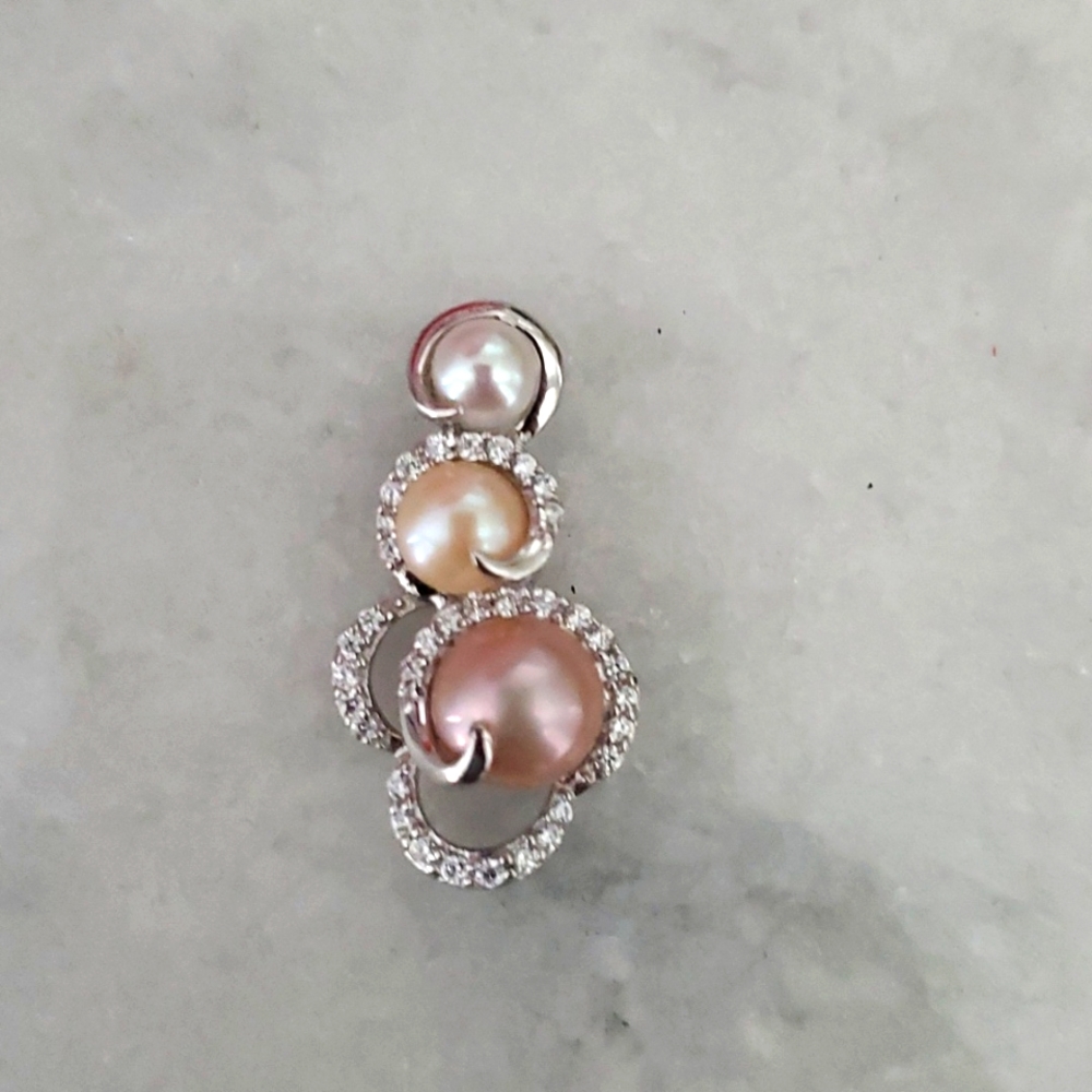 Pearl pendent